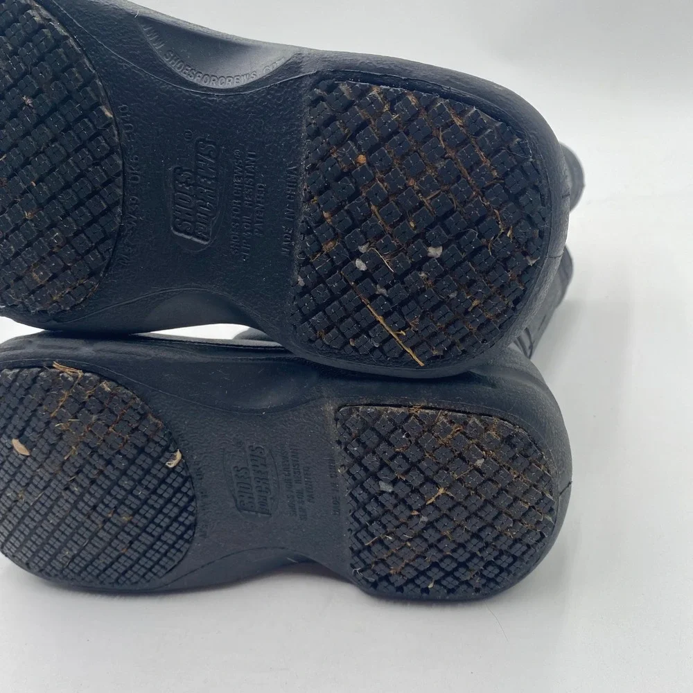 Shoes For Crews features pull